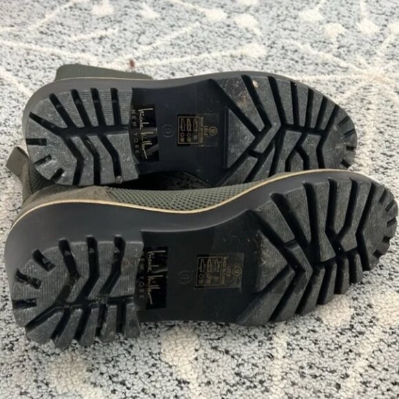 Nicole Miller Olive Green Sweater Sock Boot Wedge Lug Sole Ankle Bootie Size 9 - Picture 3 of 3